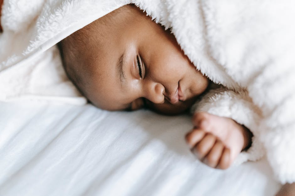 Warum Babys keinen Honig essen sollten